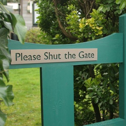 Please shut the gate sign , Stainless steel sing , metal sign , gate sign , stainless steel gate sign , hand finished , hand finished sign