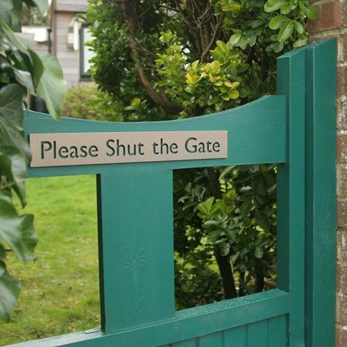Please shut the gate sign , Stainless steel sing , metal sign , gate sign , stainless steel gate sign , hand finished , hand finished sign