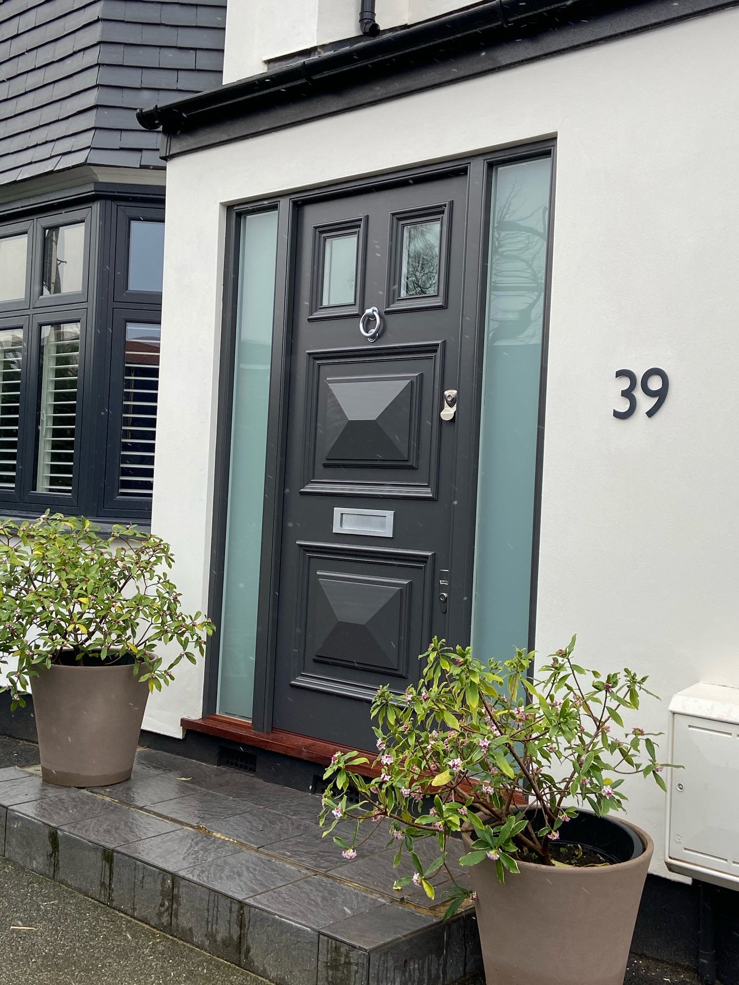 Anthracite grey house number , Anthracite grey door numbers , Anthracite grey address number , 7016 house number , Anthracite grey 7016 , Coloured house numbers , modern house numbers , Gill Sans house numbers , floating house numbers , metal house numbers , contemporary house numbers